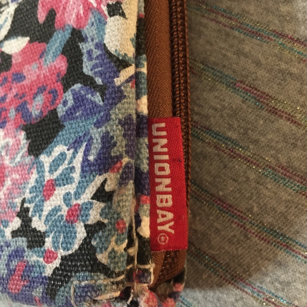 UNIONBAY wristlet/phone holder - Picture 4 of 8